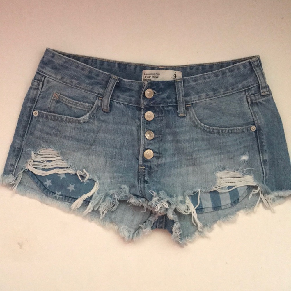 Low rise denim shorts with pocket detail